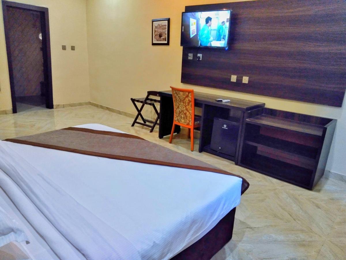 Wetland Hotel Ughelli Dış mekan fotoğraf