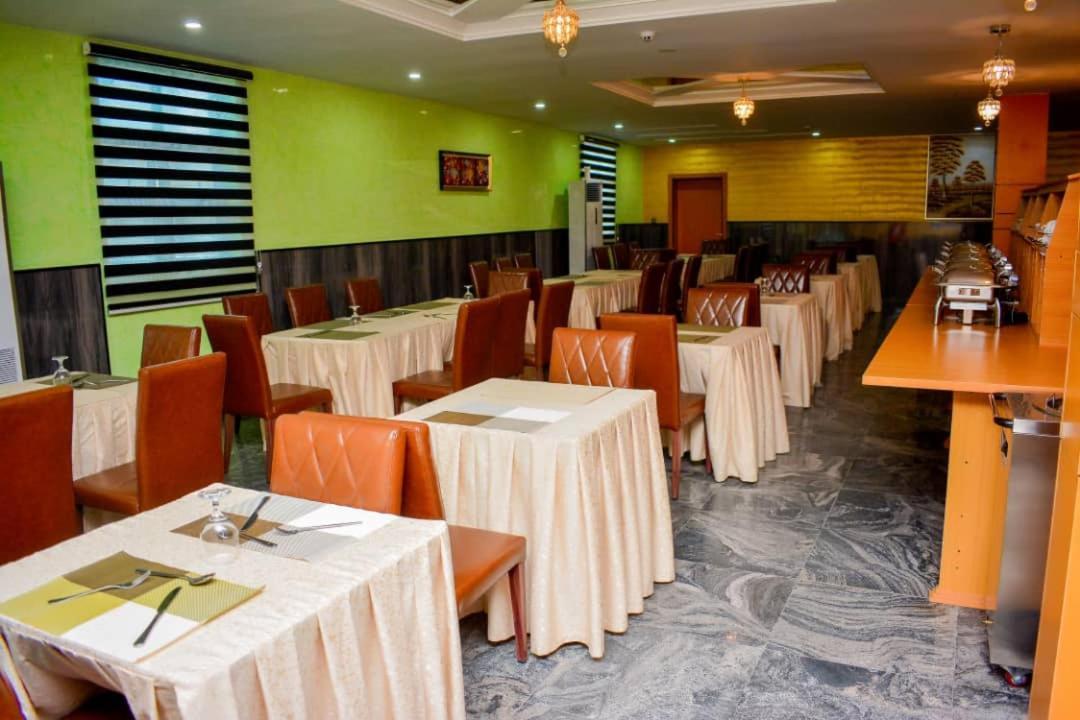 Wetland Hotel Ughelli Dış mekan fotoğraf