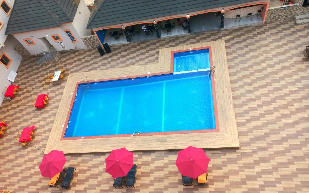 Wetland Hotel Ughelli Dış mekan fotoğraf